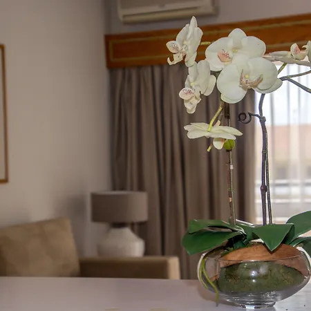 Luna Da Oura Aparthotel