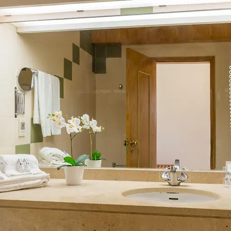 Luna Da Oura Aparthotel